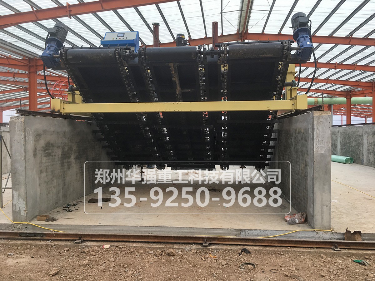 輪式翻堆機